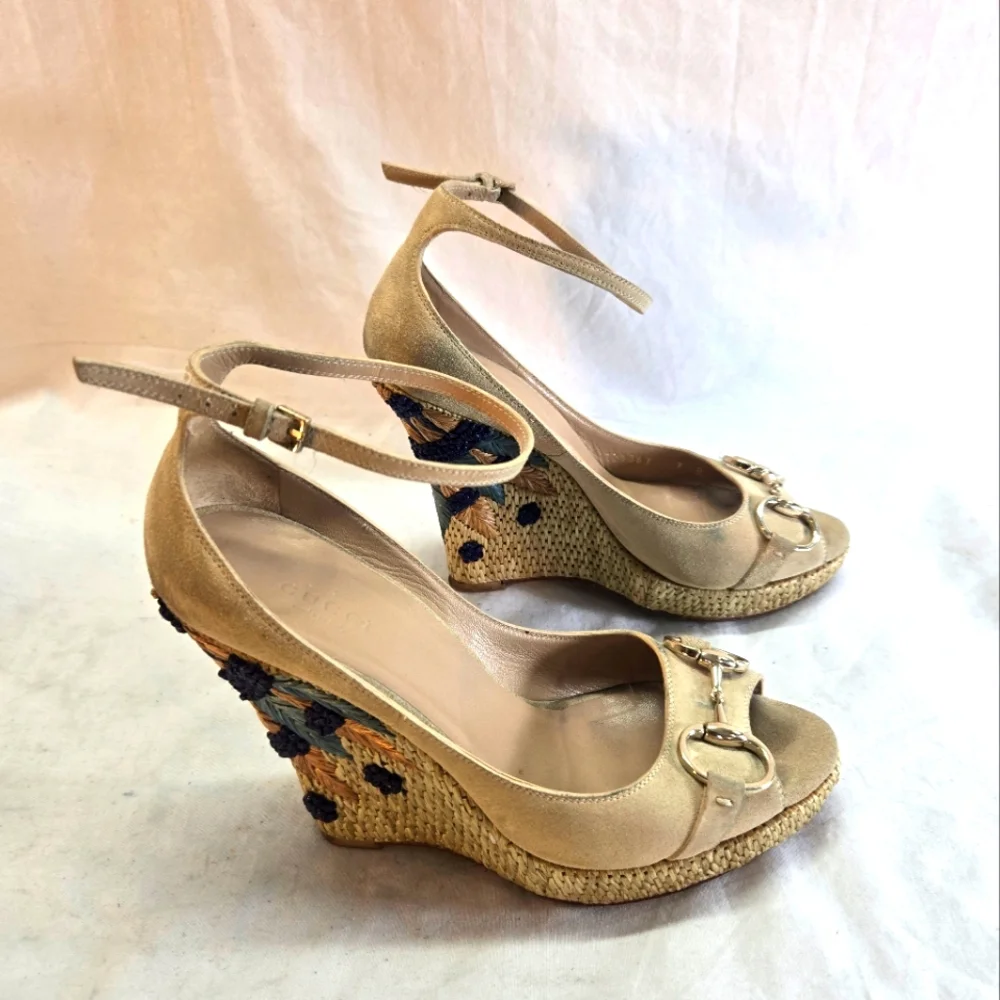 Gucci Women's 7B Beige Suede Ankle Strap Woven Jute Platform Wedges Sandals